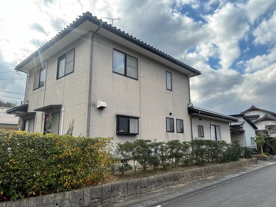 島根県松江市 外壁塗装の施工前 — 経年劣化が進んだ外壁